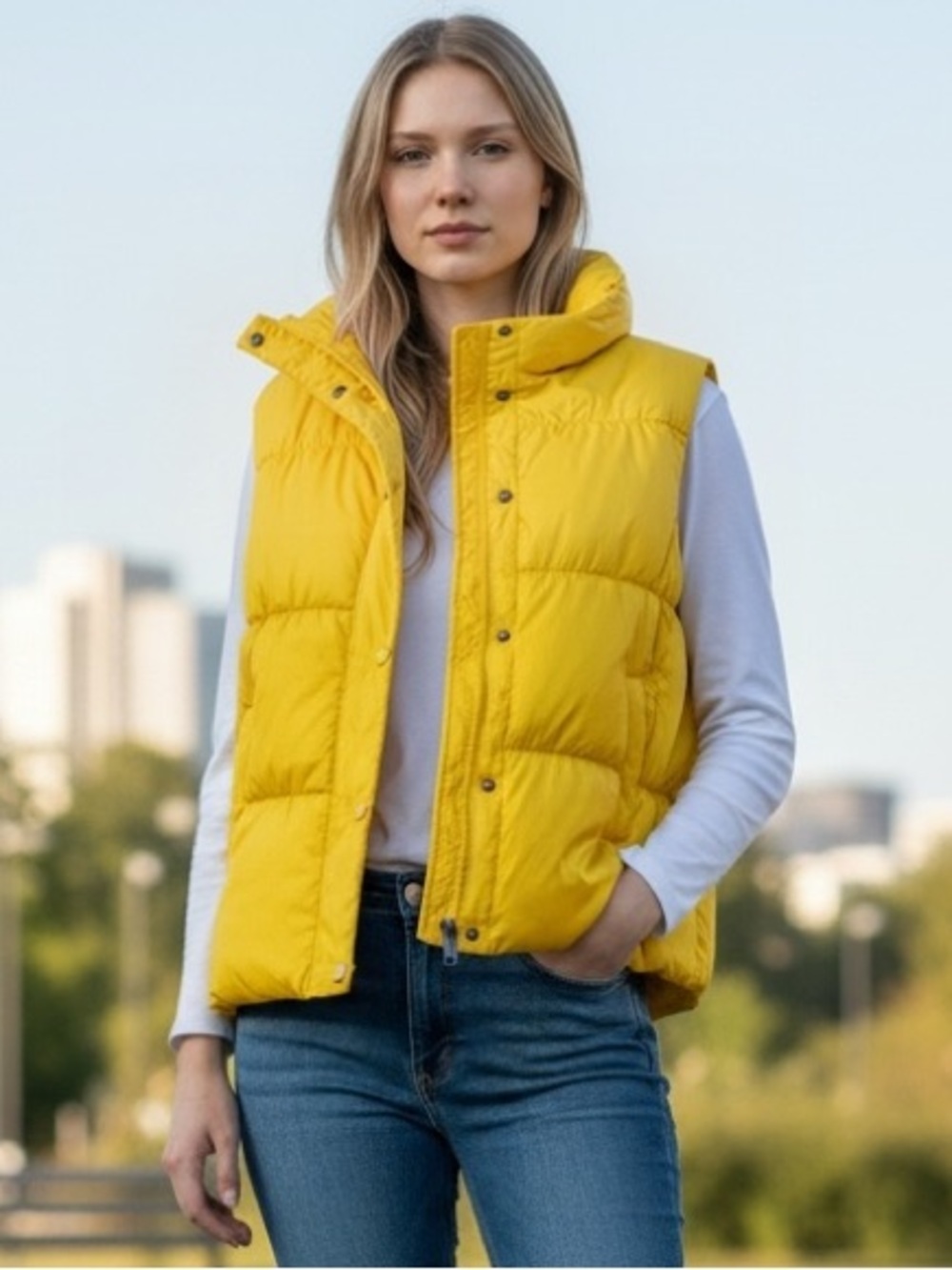 GAP Women’s Medium Yellow Puffy Down Vest